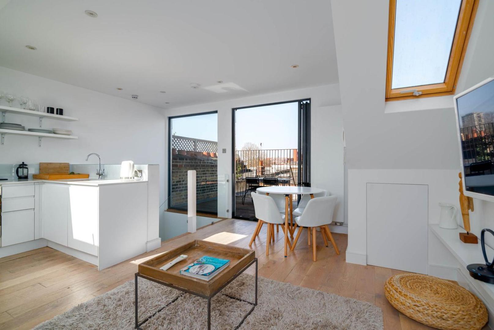 Guestready - Top Floor West Kensington Home London Kültér fotó
