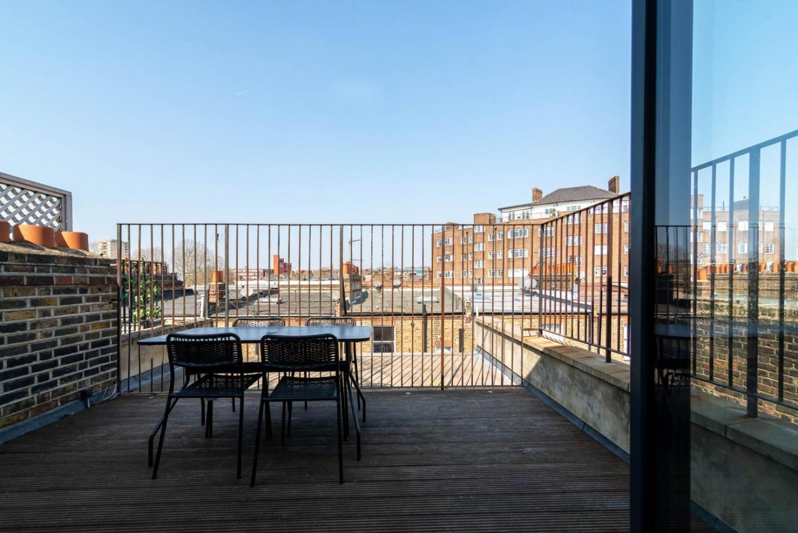 Guestready - Top Floor West Kensington Home London Kültér fotó