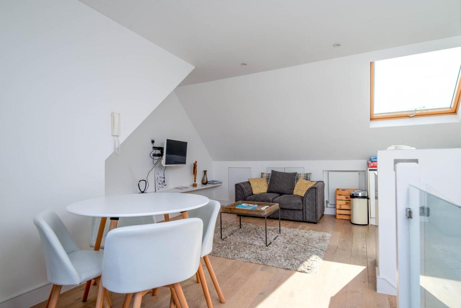 Guestready - Top Floor West Kensington Home London Kültér fotó